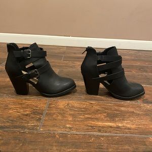Shoe dazzle Black Booties